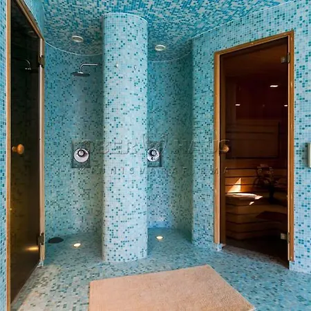 In Near Popular Vila *