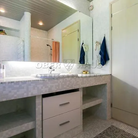 In Near Popular Vila